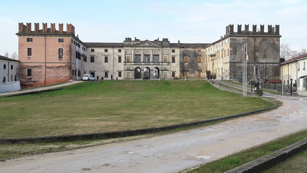 Castel d’Azzano